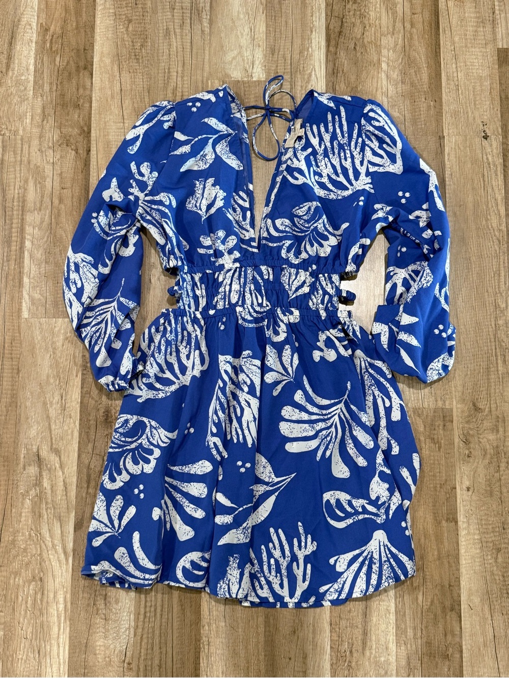 indulge Royal Blue & White Long-Sleeve Floral Tie-Back Dress open sides medium M